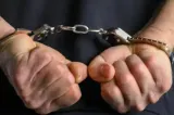 Un bărbat a fost încătușat în timpul unui flagrant, dar era nevinovat. Ce s-a întâmplat cu adevăratul suspect