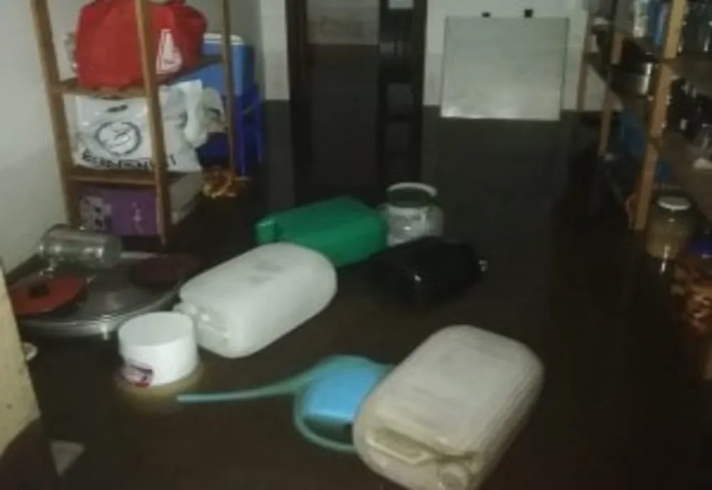 Zeci de locuințe și subsoluri, inundate după furtuna din Capitală / Care a fost zona cea mai afectată