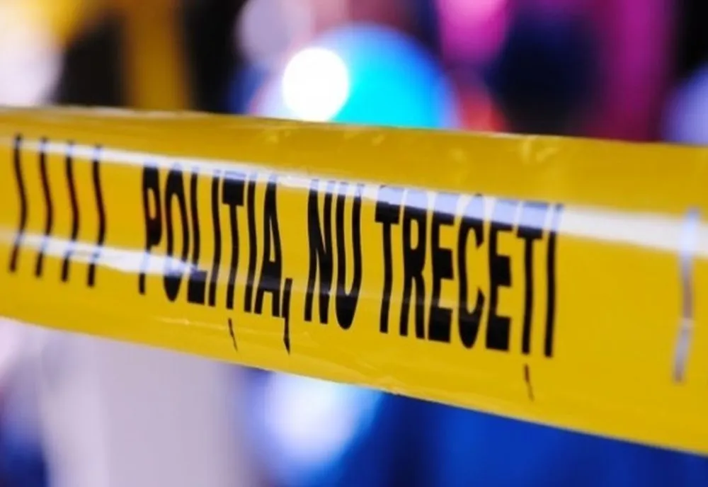 Un bărbat complet dezbrăcat a căzut de la etajul șase al unui bloc din Sectorul 3