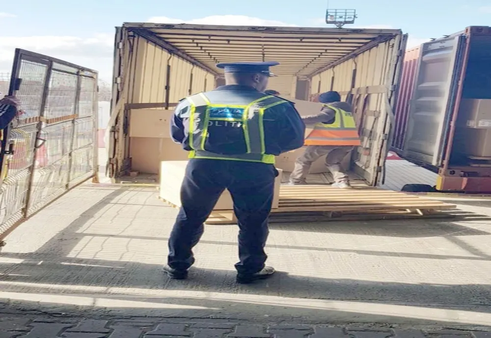 Contrabandă cu ţigări în valoare de peste un million de euro în portul Constanţa