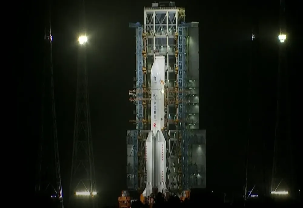 China a lansat o sondă spațială pe Lună