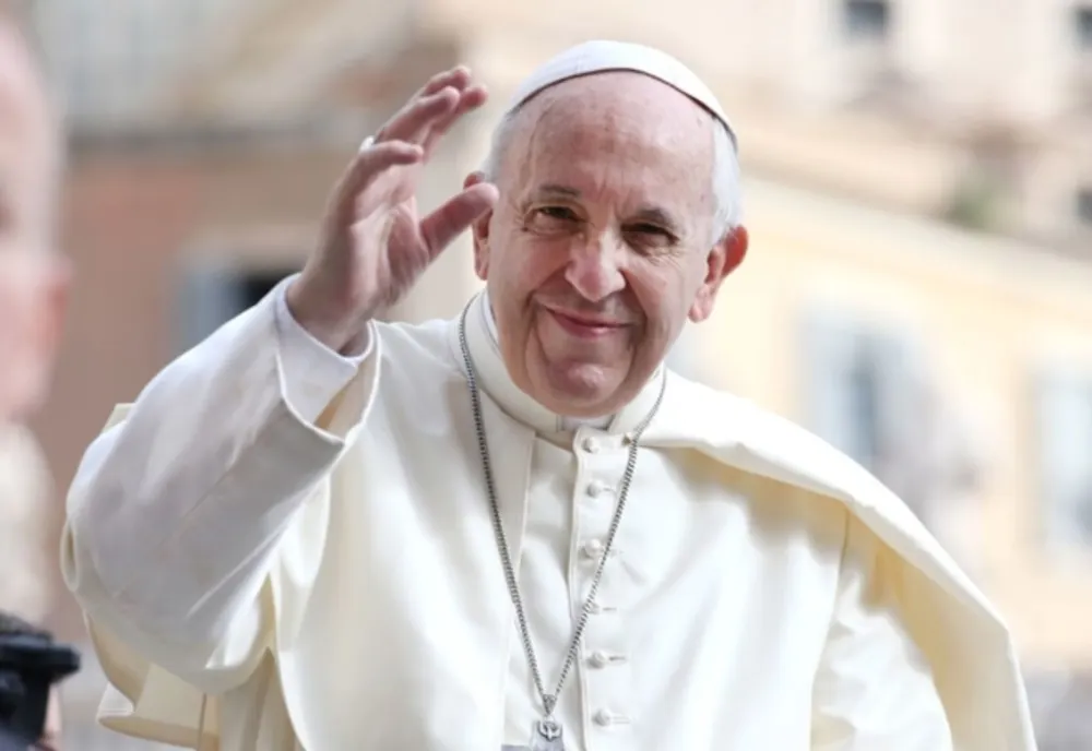 Papa Francisc se vaccinează împotriva Covid-19