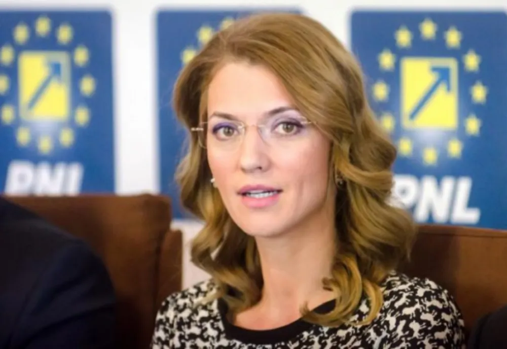 Lege nouă propusă de senatorul PNL Alina Gorghiu. Sunt vizați dascălii