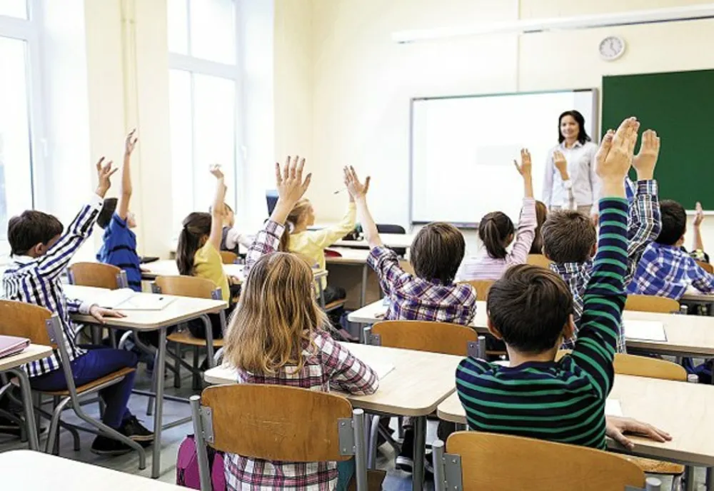 Rata de infectare din Capitală a SCĂZUT sub 1 la mie. Când s-ar putea întoarce la cursuri toți elevii