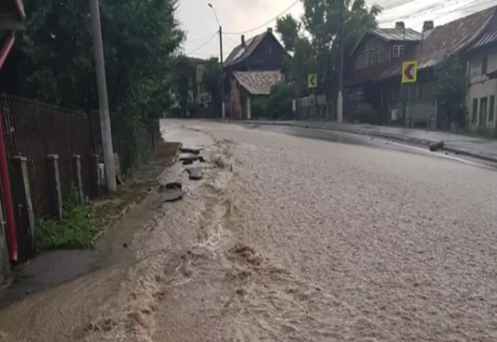 DN1, blocat din cauza inundațiilor. Primarul din Bușteni: "Ne pregătim de ce e mai rău"