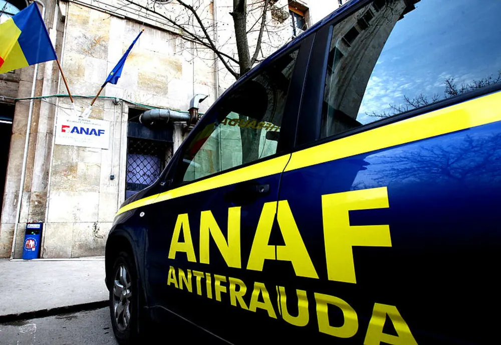 Doi inspectori de la Antifraudă din București, prinși cu mită