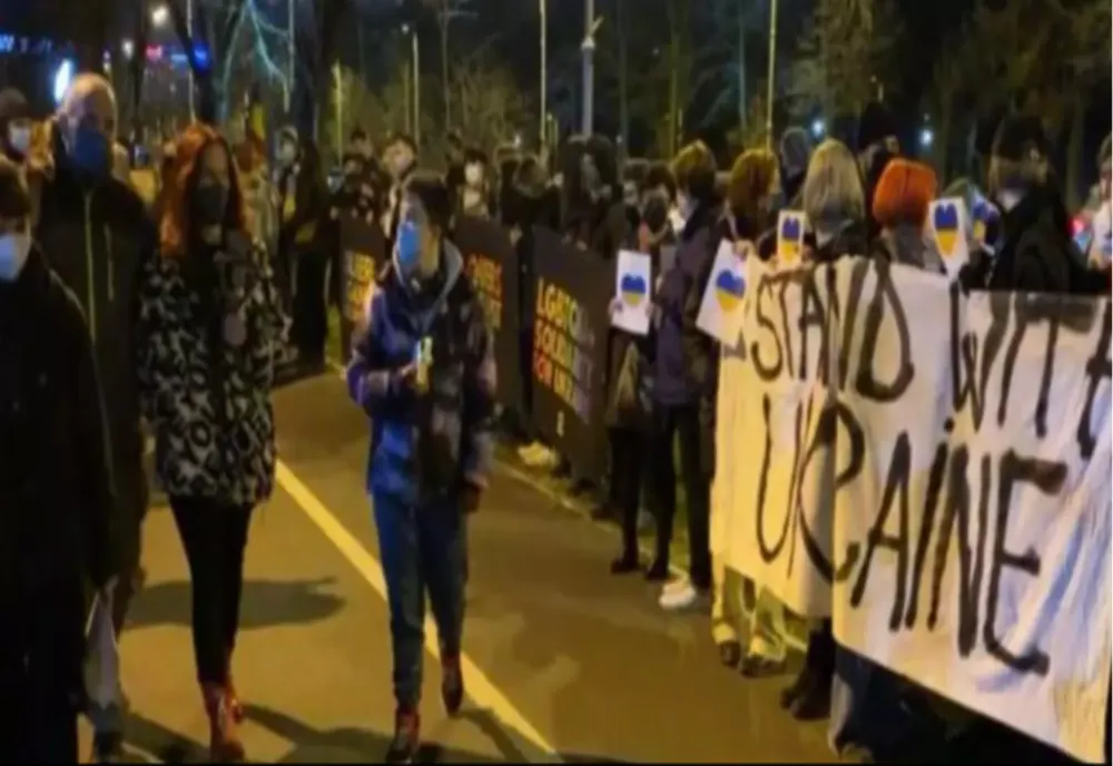 Proteste la Ambasada Rusiei din România
