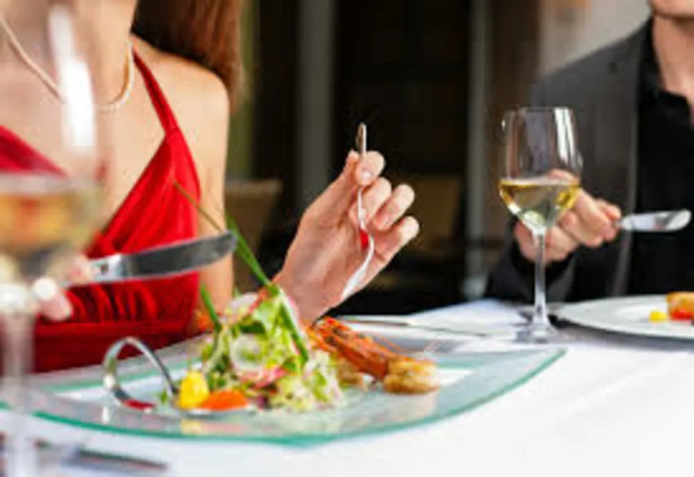 Un mare restaurant din Capitală, amendat de ANPC cu 20.000 lei. Ce nereguli au descoperit inspectorii
