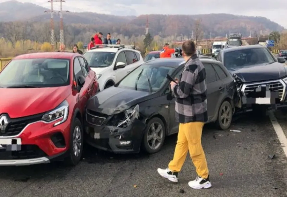 Coliziune în lanţ pe DN 1. Traficul este blocat în zonă