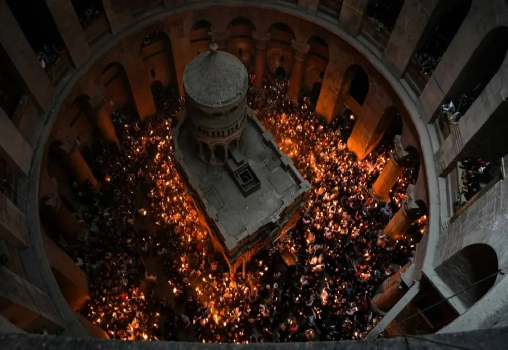 Lumina Sfântă s-a aprins la Ierusalim
