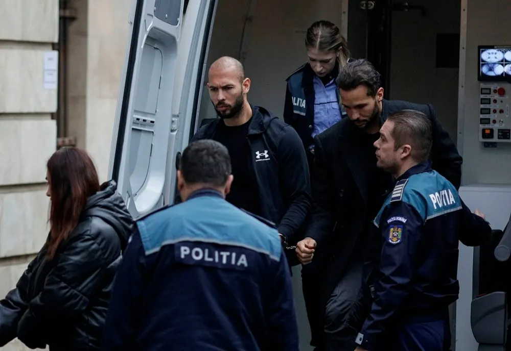 Frații Tate, arest prelungit cu încă 30 de zile de judecători