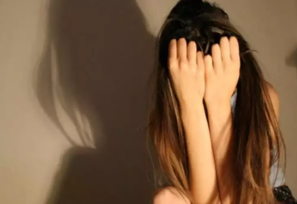 Caz tulburător în București: Meditatorul unei fete de 14 ani, reţinut pentru agresiune sexuală
