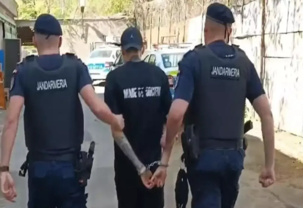Motivul atacului năucitor de la liceul din Sectorul 6. Un elev de 16 ani a ajuns la spital după ce a fost tăiat cu o macetă