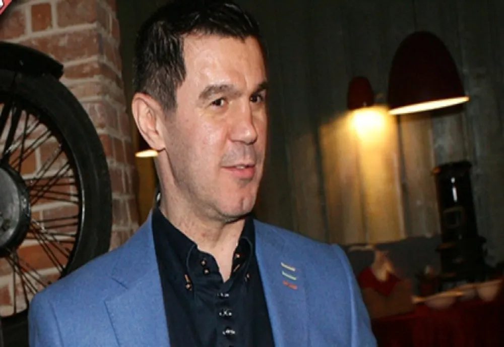 SICRIUL CU TRUPUL NEÎNSUFLEȚIT AL CAMPIONULUI MIHAI LEU, ÎNTÂMPINAT CU APLAUZE LA HUNEDOARA