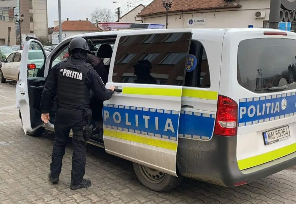 Gemeni sechestrați de tatăl violent, după ce le-a agresat mama: intervenție în forță a mascaților, în Sectorul 5