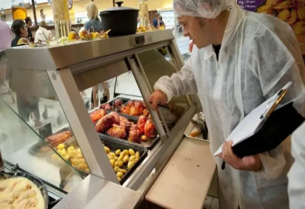 ANSVSA: CONTROALE ÎNAINTEA PAȘTELUI PENTRU PREVENIREA RISCULUI DE TOXIINFECȚIE ALIMENTARĂ