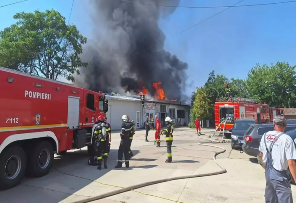 INCENDIU VIOLENT LA UN SERVICE AUTO DIN SECTORUL2 AL CAPIATELI