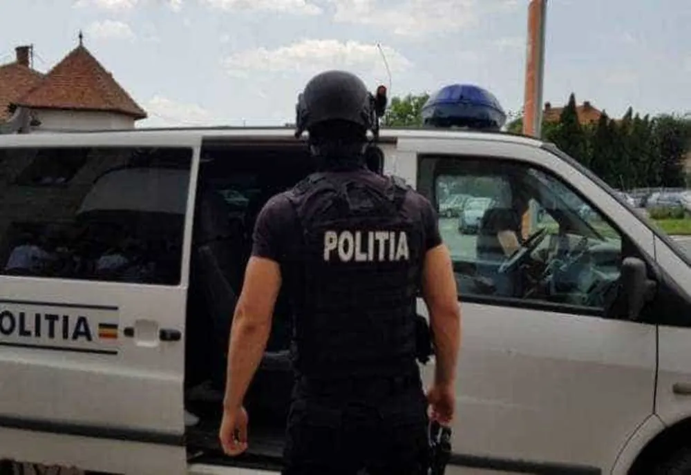 COMPLEXUL DRAGONUL ROȘU DIN CAPITALĂ, CĂLCAT DE MASCAȚI  