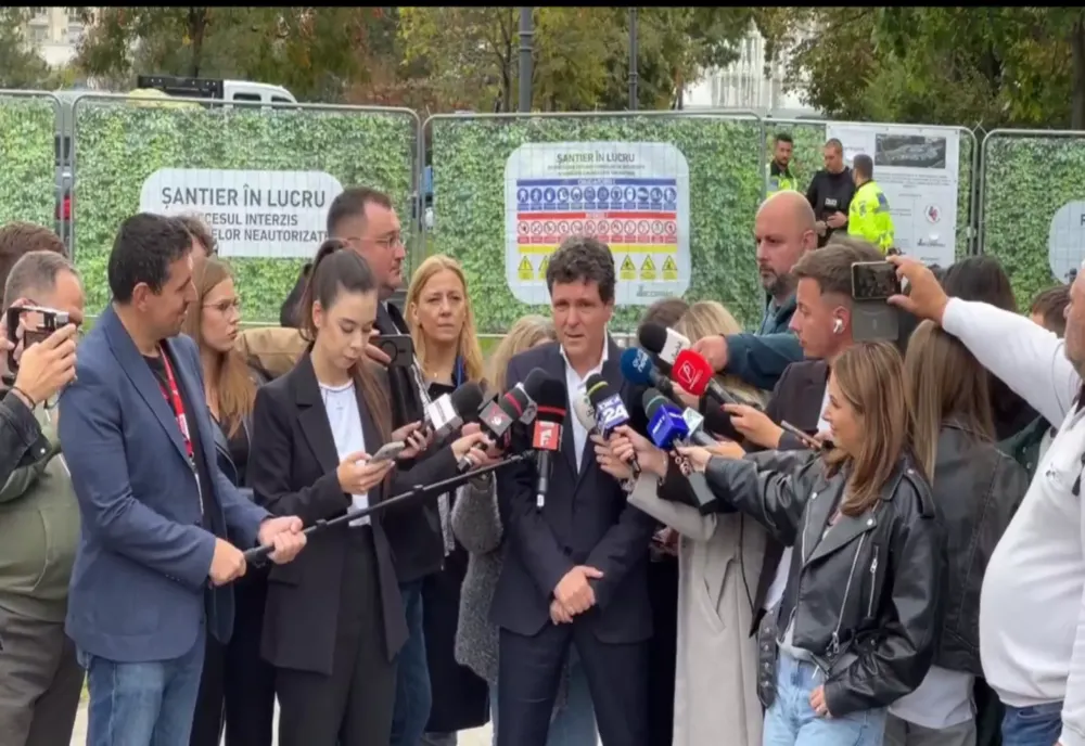 NICUȘOR DAN DOBOARĂ GARDURILE LUI DANIEL BĂLUȚĂ. SCANDAL URIAȘ LEGAT DE REFACEREA PLANȘEULUI DE LA PIAȚA UNIRII