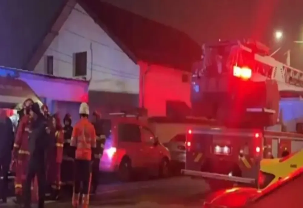 Explozie într-un bloc din Chitila. 40 de persoane evacuate, două victime cu arsuri - FOTO