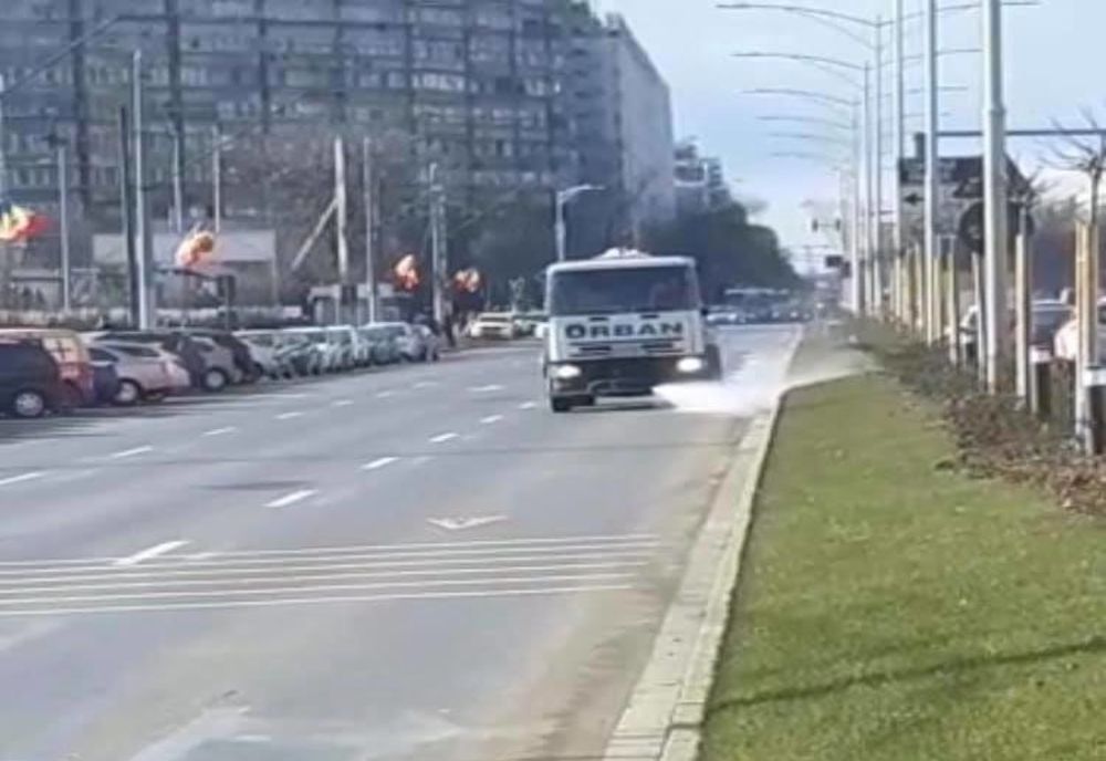 Străzile din Sectoarele 1 și 6 au reînceput să fie spălate după scandalul poluării din Capitală