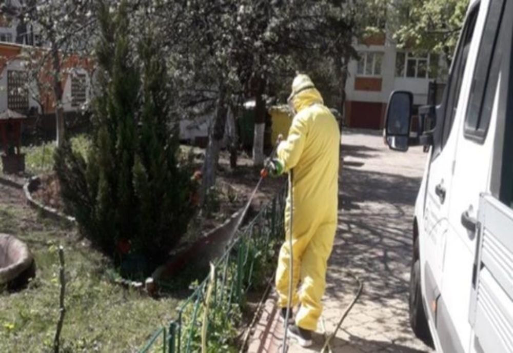 Primăria Capitalei a început tratamentele de combatere a ţânţarilor şi a căpuşelor din Capitală