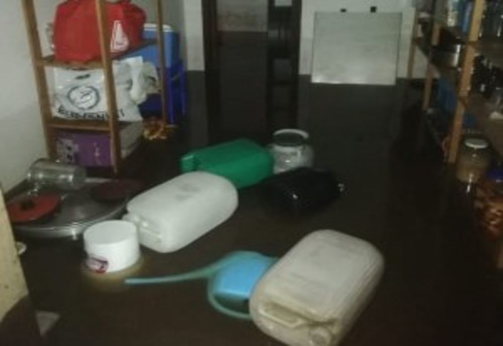 Zeci de locuințe și subsoluri, inundate după furtuna din Capitală / Care a fost zona cea mai afectată 