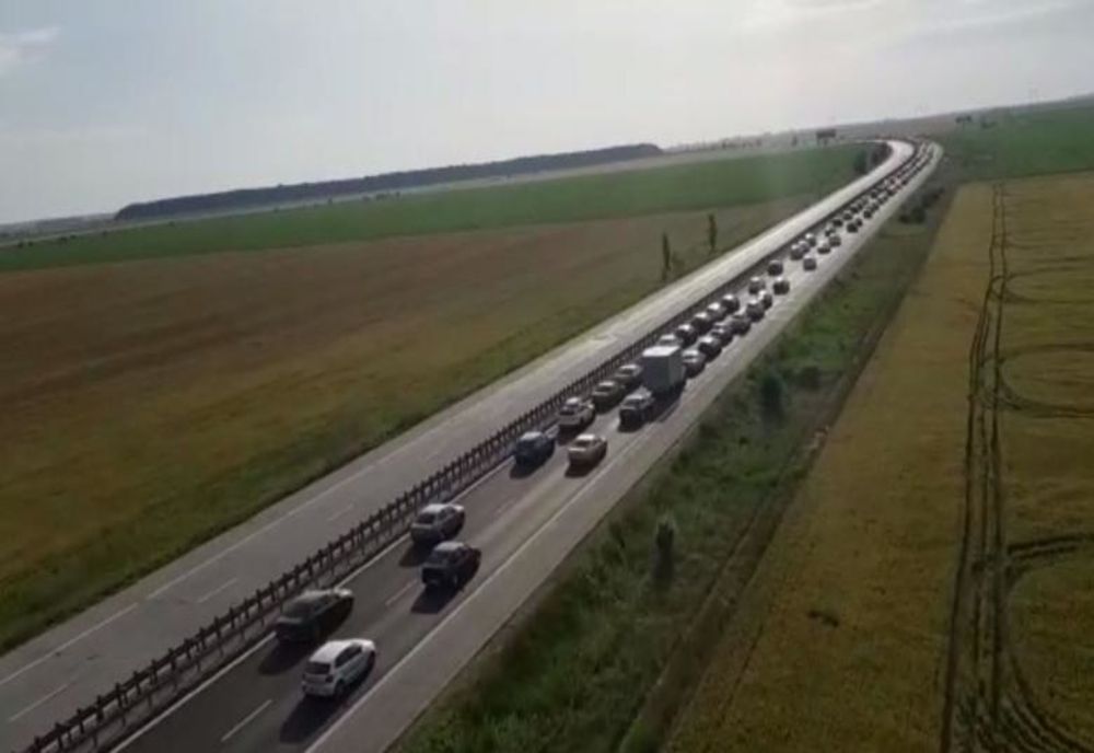 Aglomerație și coloane de mașini pe Autostrada Soarelui, către litoral