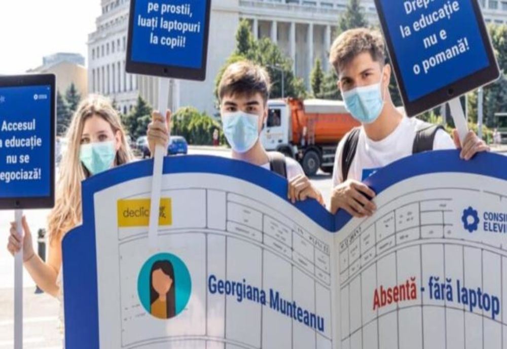 Elevii protestează în fața Guvernului cu doar o lună înainte de începerea școlii