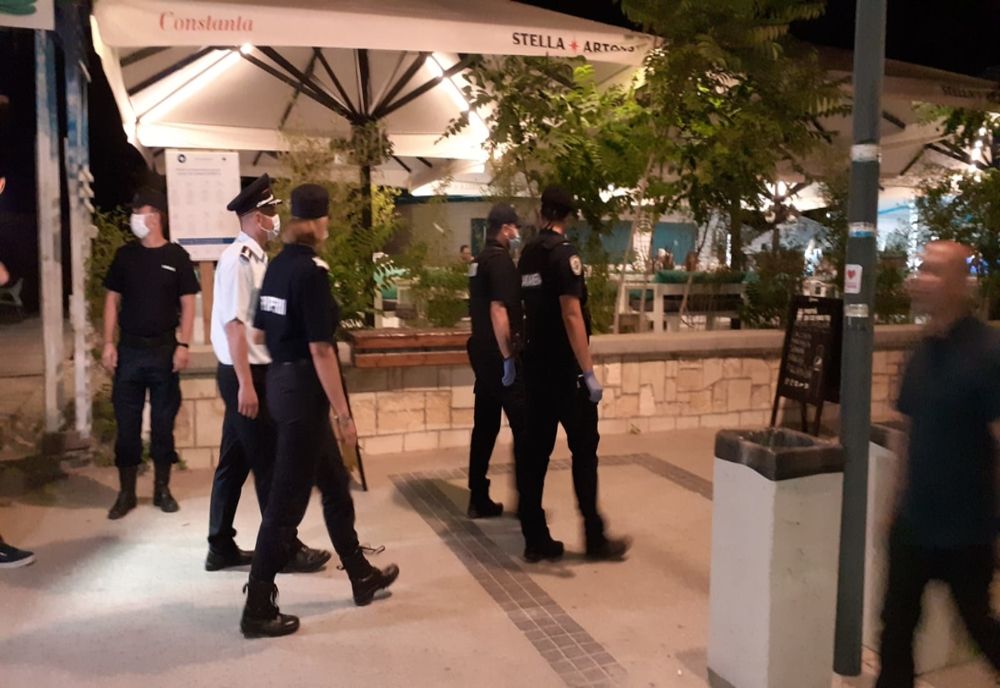 Polițiști printre turiști. Amenzi uriașe pe litoral