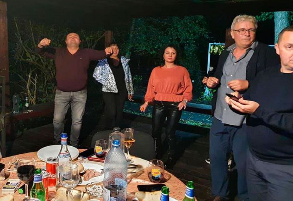 Gorj: Oameni de afaceri din Olt şi Dolj, chef în plină pandemie, alături de un şef din ANPC