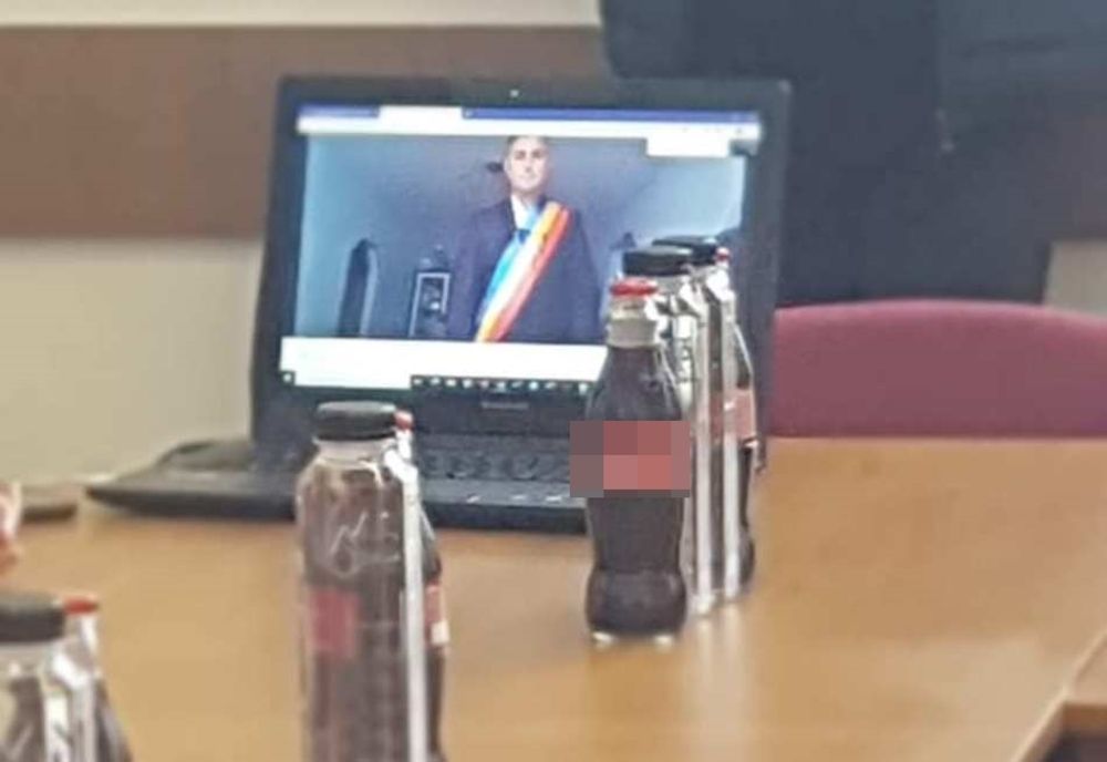 Primar din Olt, jurământ online după ce a luat COVID