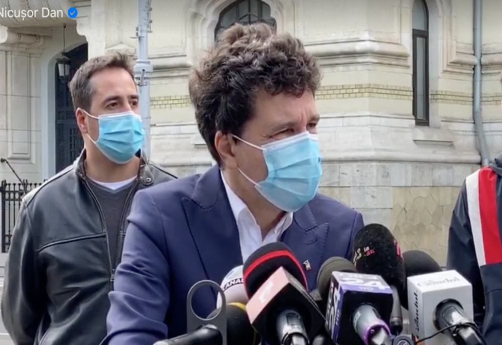 Nicușor Dan: Cine are probleme cu apa caldă, să o întrebe pe Firea, ea este încă primar general
