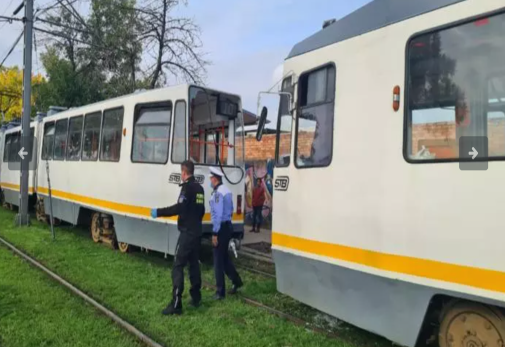 Două tramvaie s-au ciocnit pe șoseaua Progresului. Patru persoane au fost rănite