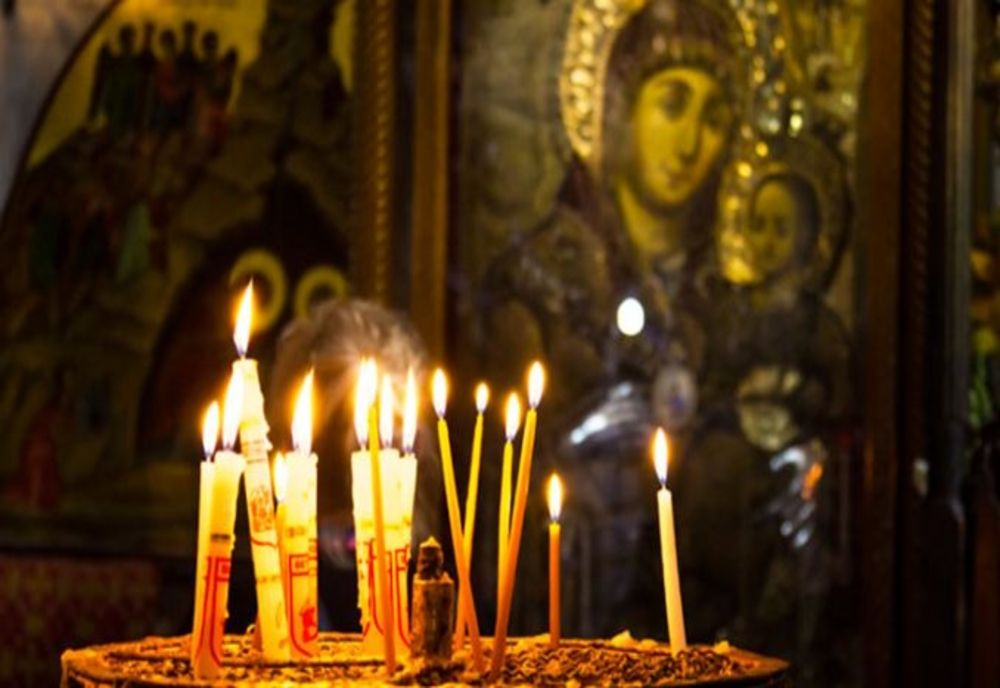 Fără slujbe în interiorul bisericilor și cu mască și în exterior