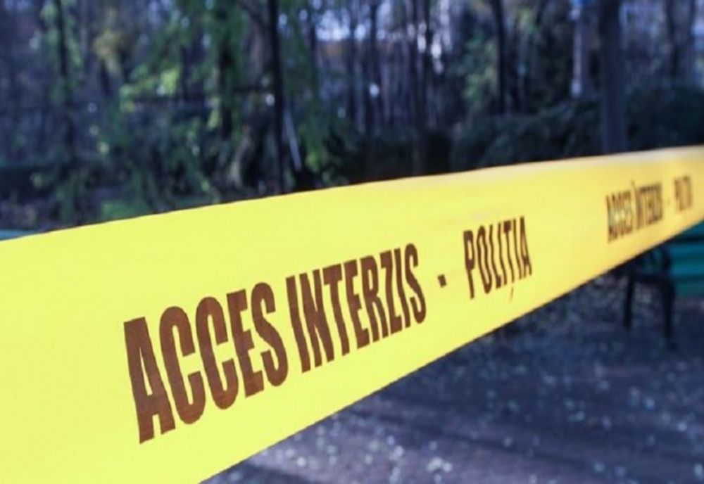 Descoperire macabră pe un câmp din județul Giurgiu. Cadavrul carbonizat al unei tinere a fost găsit într-o valiză