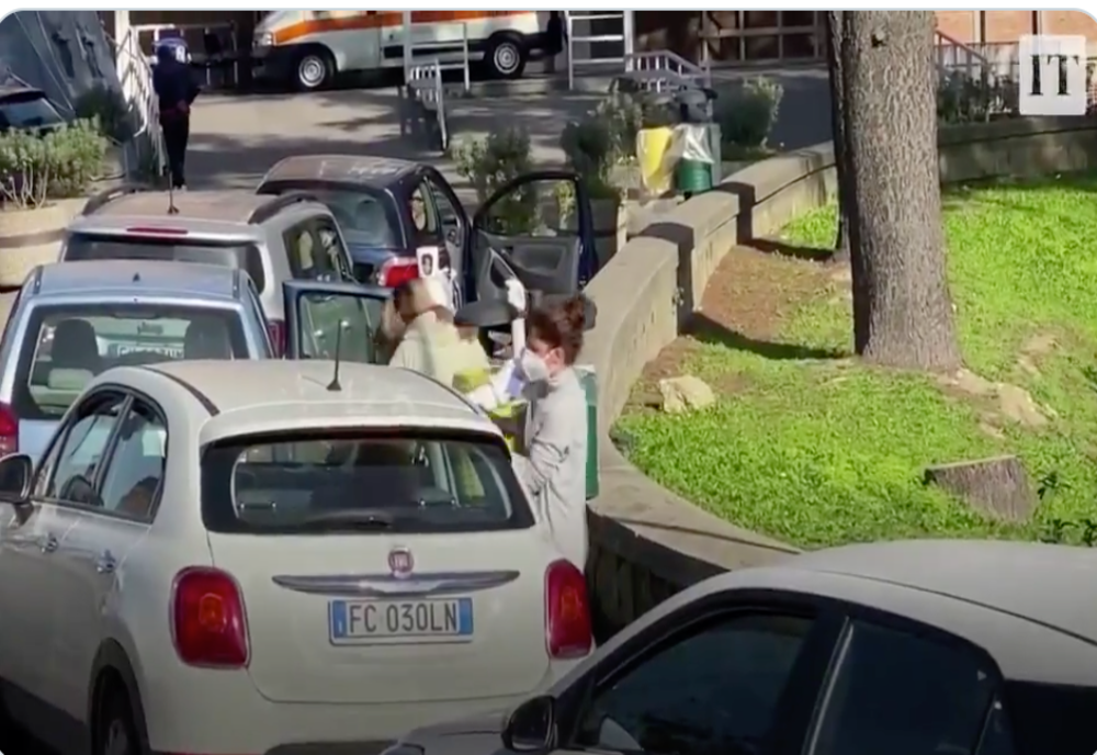 Italia, îngenunchiată de al doilea val al pandemiei: Pacienții COVID, tratați în parcarea spitalelor