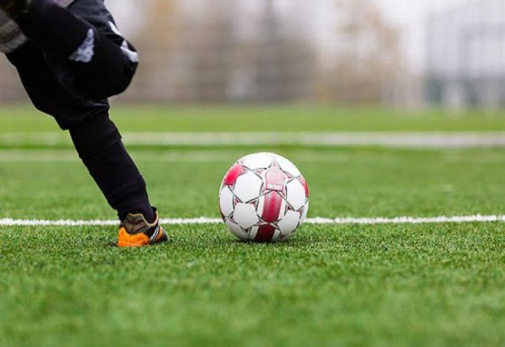 A ieșit din carantină să joace fotbal!