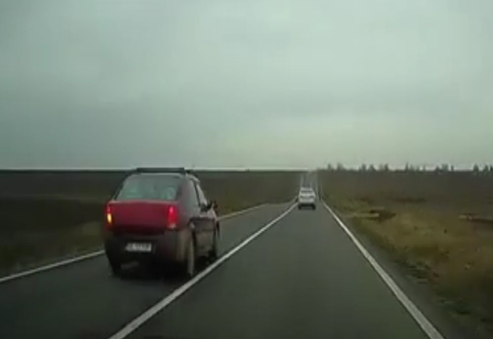 Gălățean lăsat fără permis după ce a fost filmat în timpul unor depășiri pe linia continuă