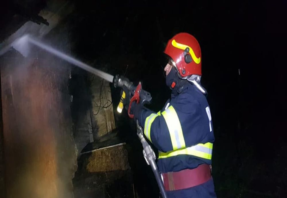 INCENDIU la Spitalul de Neuropsihiatrie Craiova. Trei medici au sărit de la etajul 1 ca să se salveze