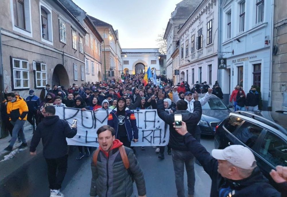 VIDEO Peste 500 de brașoveni sunt în stradă, acum!