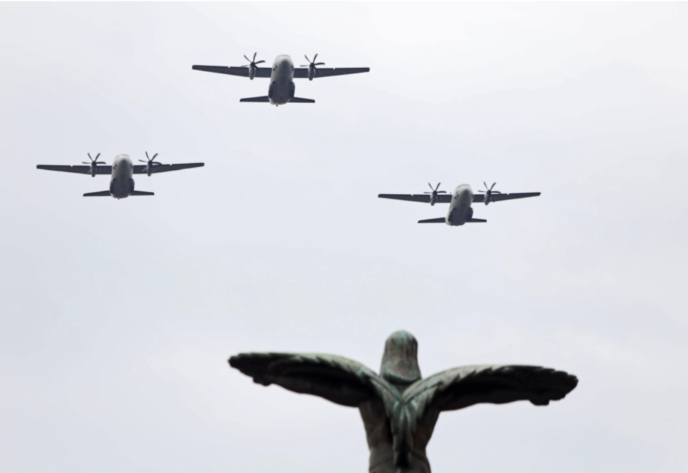 Ceremonie militară în București de Zilei Aviaţiei Române şi a Forţelor Aeriene