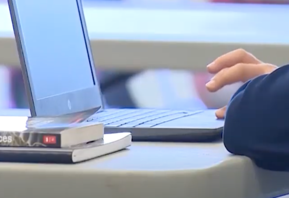 Cursuri online la un liceu din Capitală. Jumătate dintre elevi au COVID!