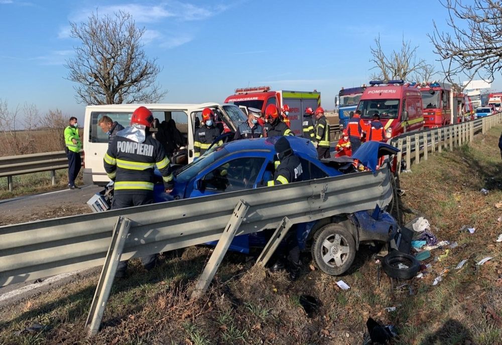 FOTO: Accident cumplit pe DN 79, la ieșire din Oradea spre Nojorid! O fetiță de aproximativ 3 anișori a murit, iar alte două victime au ajuns la spital
