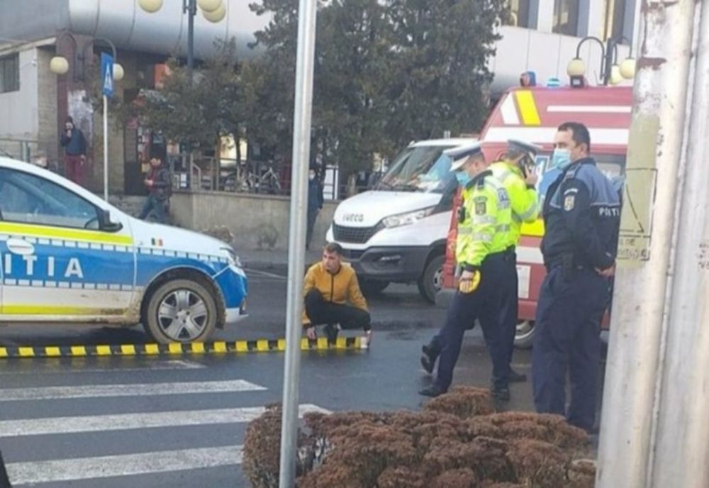 Un copil a fost lovit de o maşină de Poliţie pe trecerea de pietoni, în zona Gării din Bacău 