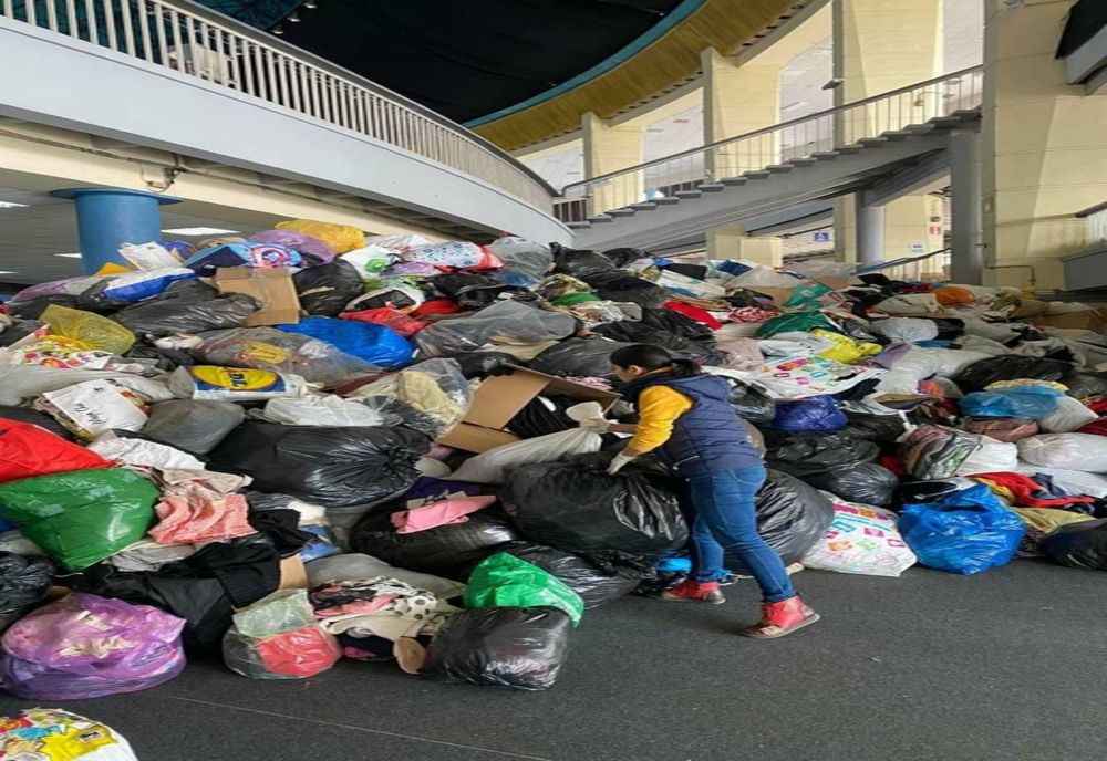 Se caută voluntari pentru Romexpo: Ajutoarele pentru refugiații ucraineni trebuie despachetate, sortate şi aranjate