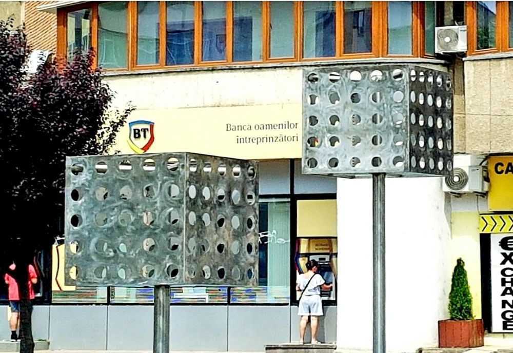 Pe ce mai dau banii unii primari din ţară: "Fântâna Răzătoare" din Craiova, proiect stopat după ironiile de pe net (FOTO)