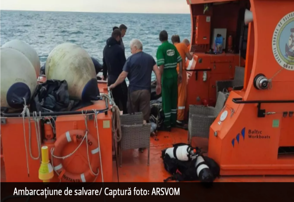 Plută militară cu însemne militare rusești, găsită în apropierea Portului Constanţa