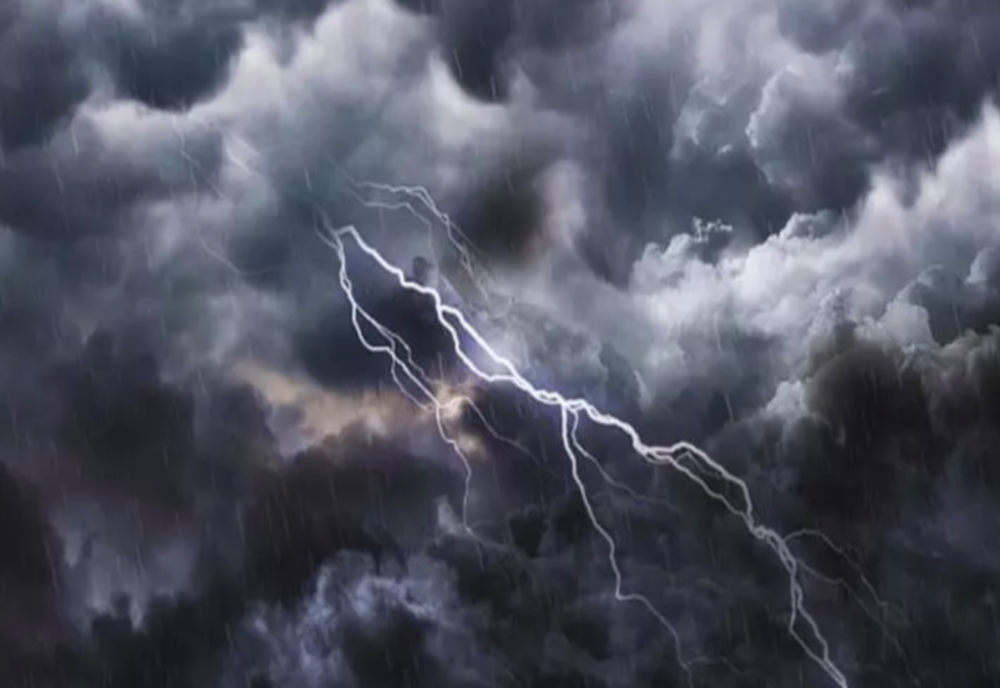 Avertizare meteo: Cod galben și portocaliu de fenomene extreme imediate în 5 județe, inclusiv în Capitală și Ilfov