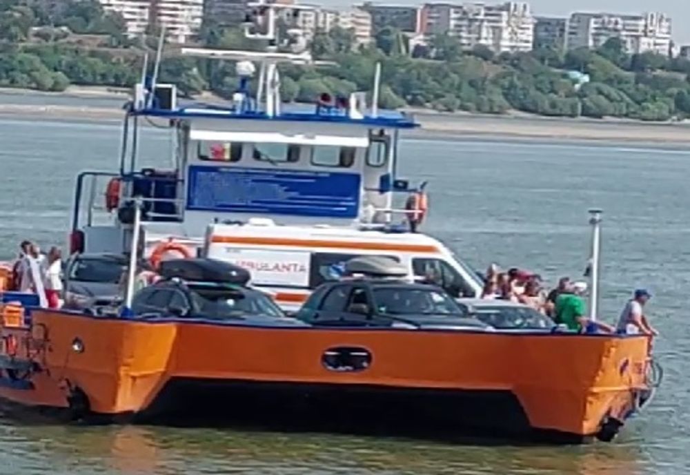 Cotele scăzute ale apelor Dunării creează probleme la trecerea cu bacul